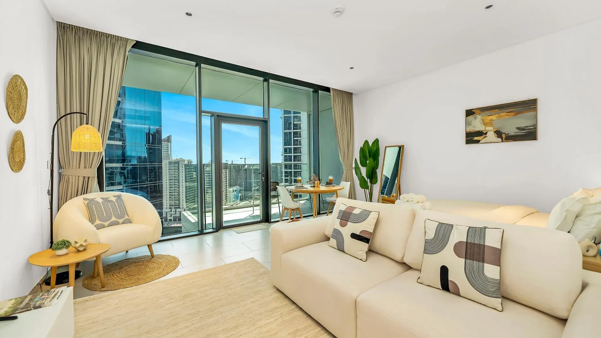 Lux Studio Near Burj Khalifa In Business Bay Dubai